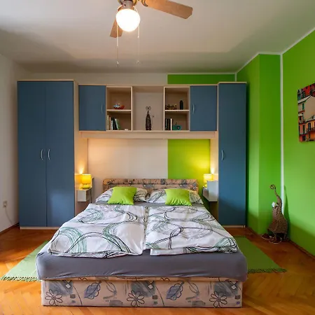 Apartment Modernes Nur 50 Meter Zum Zentrum Von Mit Privatparkplatz